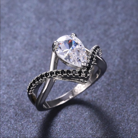New Women’s 925 Silver 2 Tone Sapphire Ring - Picture 5 of 6